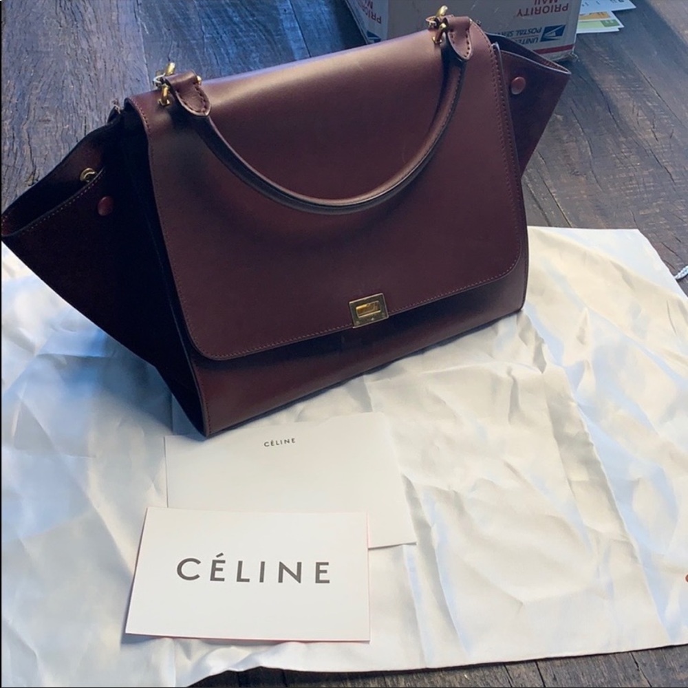 Celine trapeze bag in gorgeous Bordeaux like color and good condition.